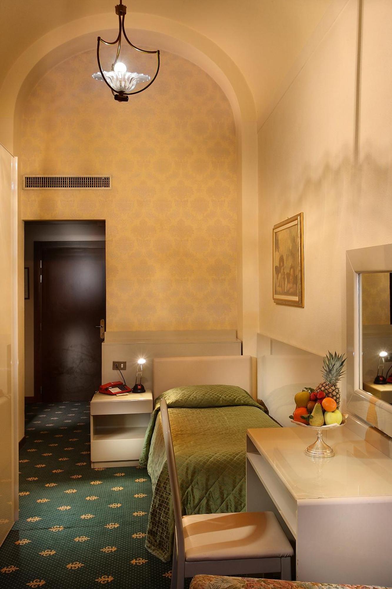 Single Room,779714700:JPEG